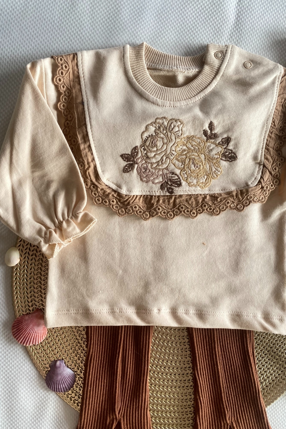 Gül Detaylı Kahverengi Kız Alt Üst Takım