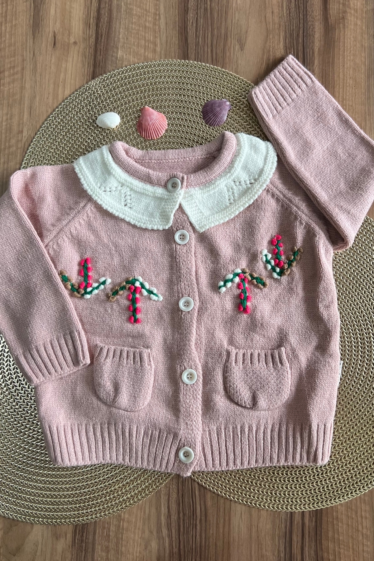 Zarif İşlemeli Kız Hırka