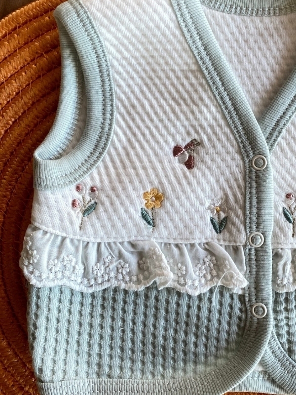 Dantel Detay Kız İnce Yelek Dantel Detay Kız İnce Yelek