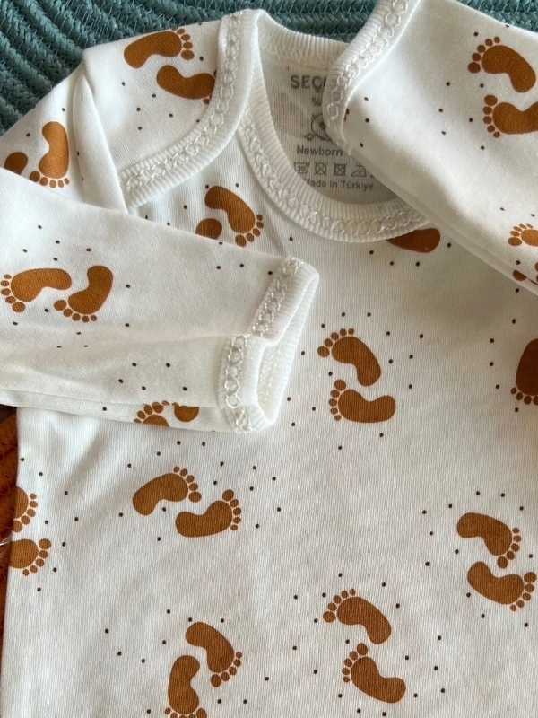 Ayak İzi Desen Uzun Kol Çıtçıtlı Zıbın